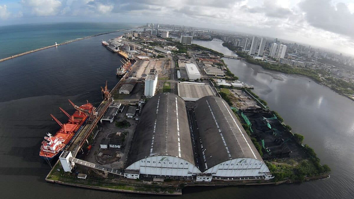 O Porto de Recife deu mais um passo em busca da expansão no setor e renovou o arrendamento com a Fertine por mais 17 anos de parceria
