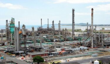 Mubadala Investment Company, por meio da empresa Acelen, fechou acordo com a Petrobras para ter o controle de administração sobre a Refinaria de Mataripe
