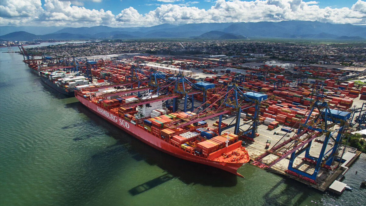 O Porto de Santos bateu a marca de 11,2 milhões de toneladas de cargas movimentadas durante o mês de novembro, obtendo um crescimento de 7,3%