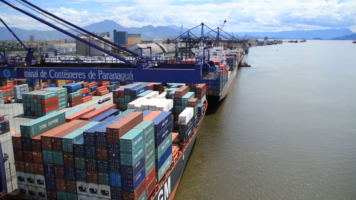 A movimentação de carga no Porto de Paranaguá segue e o local realizou uma exportação de materiais para a indústria do setor da mineração, com alto valor agregado