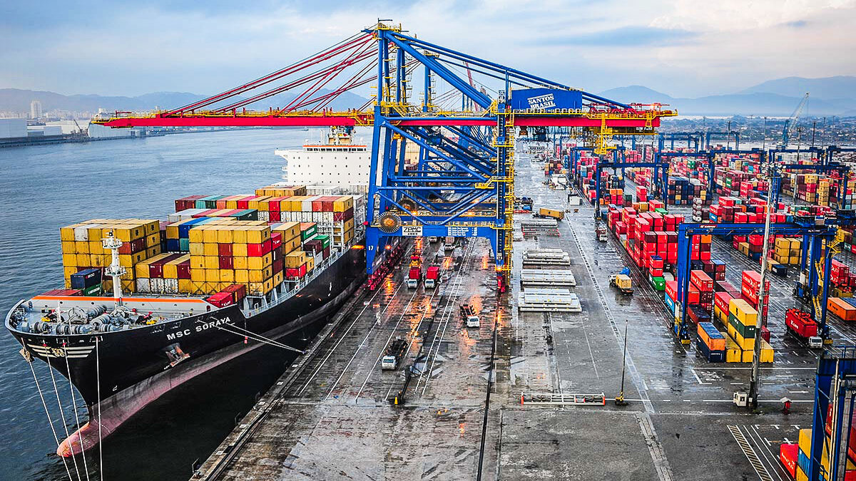 O Governo Federal espera dobrar a capacidade de movimentação de carga do Porto de Santos após o projeto de privatização, com obras focadas em melhorias na infraestrutura para isso