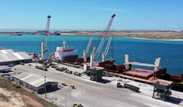 O Porto do Açu pretende expandir ainda mais os seus negócios no ramo da movimentação de carga e anunciou um novo pátio para o armazenamento de cargas que será exclusivo para a importação de granéis sólidos