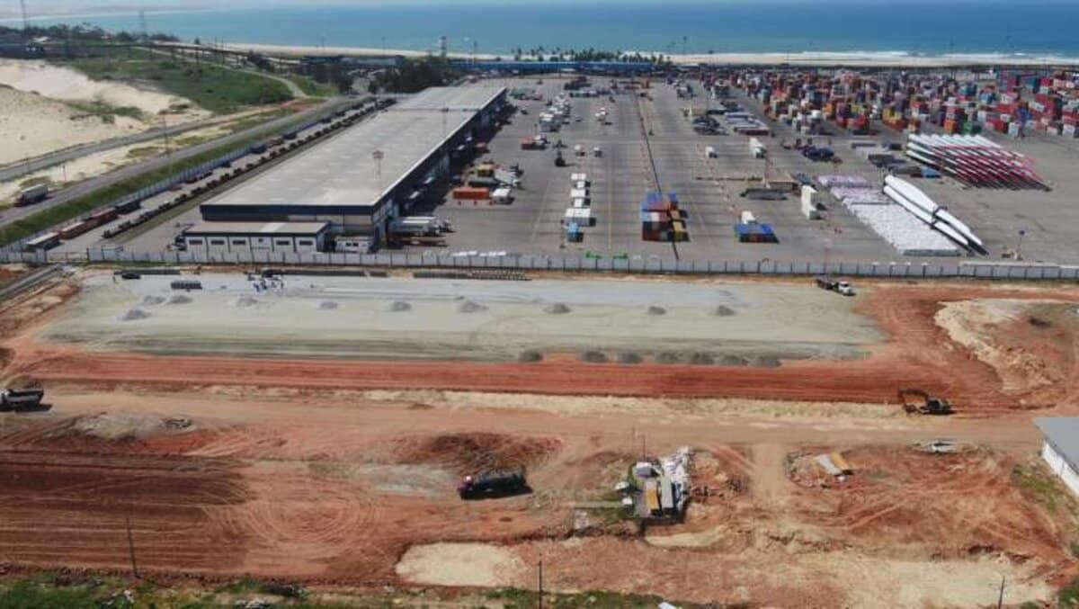 O Porto do Pecém desenvolveu um novo projeto de infraestrutura e irá realizar obras de ampliação para expandir um pátio de armazenagem de cargas, visando novas operações futuras no local
