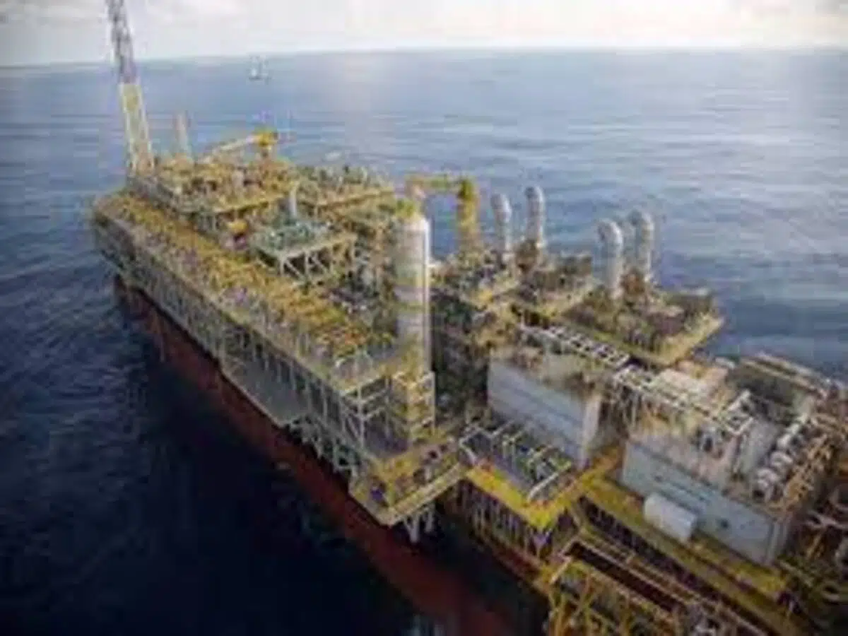 MODEC está com vagas de emprego voltadas a offshore (petróleo e gás) para o exterior. Saiba quais são os requisitos da instituição - Canva