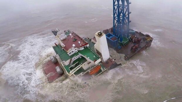Desastre urgente: Navio eólico offshore afunda com tempestade deixando mais de 26 desaparecidos e mortos na China - Fonte: Energy Voice