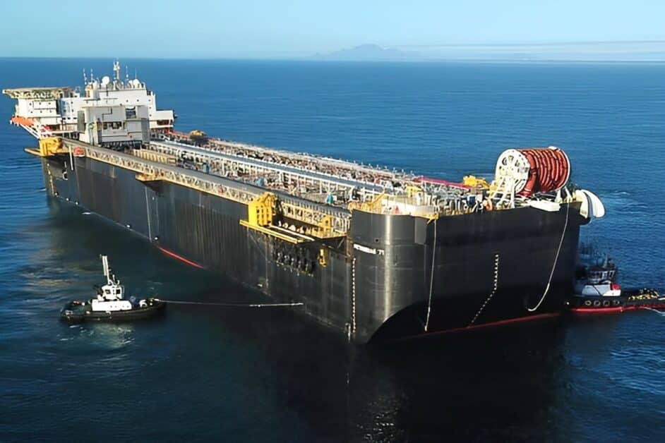 FPSO P-71, Petrobrás, Segue Rumo Ao Pré-sal Da Bacia De Santos, Para ...