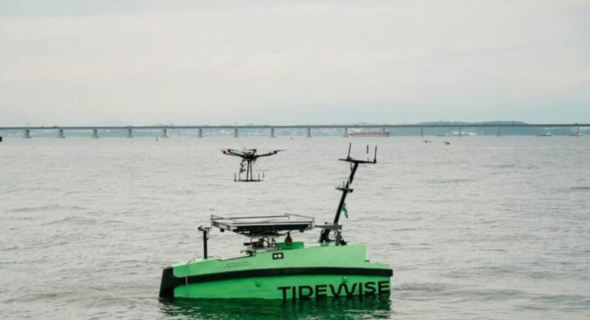 Rio Oil & Gas traz barcos combinados com drones para remover manchas de óleo do mar