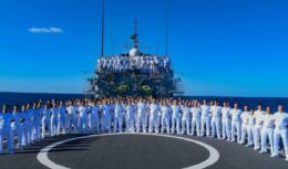 Colégio Naval Marinha do Brasil oficiais a bordo de navio