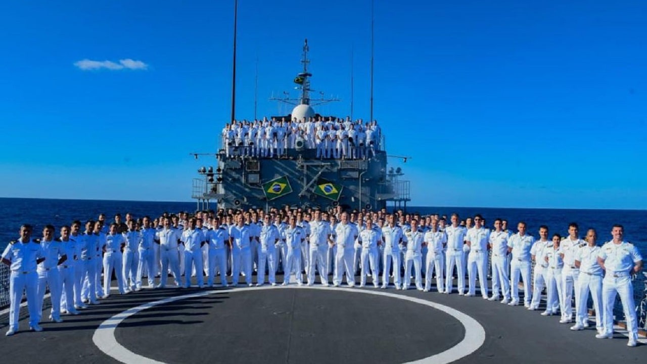 Colégio Naval Marinha do Brasil oficiais a bordo de navio