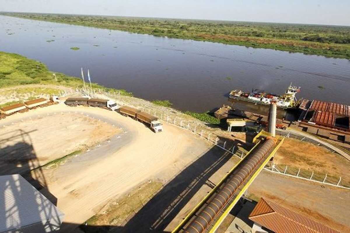 porto no Rio Paraguai