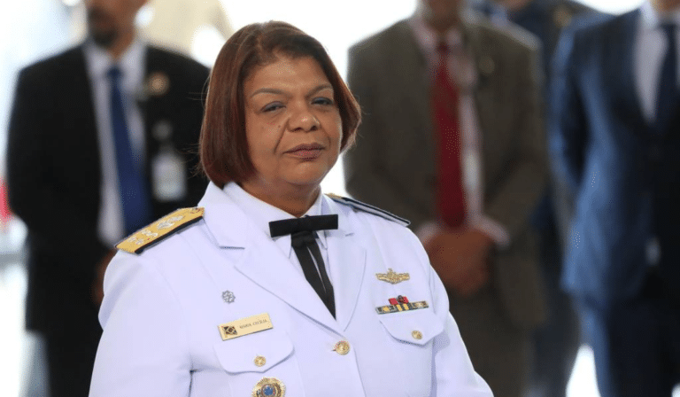 Maria Cecília mulher negra almirante da Marinha