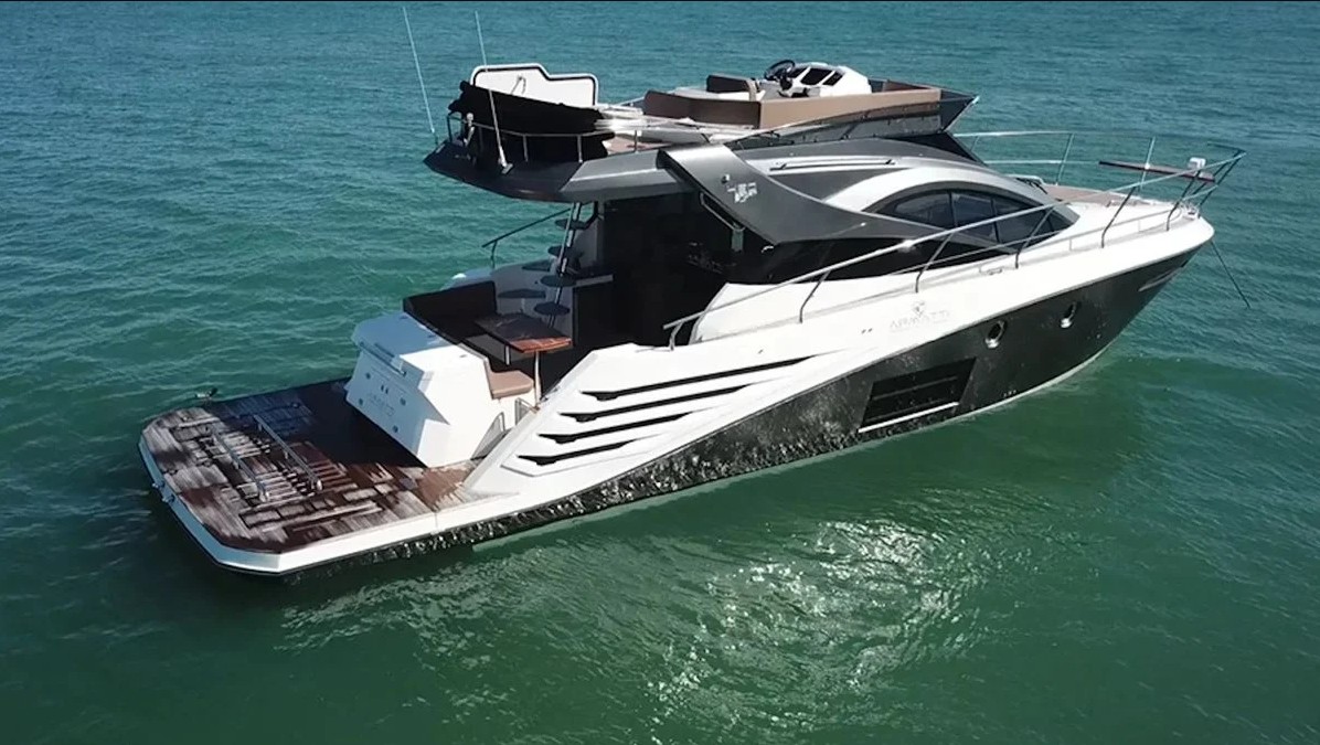 Fishing 440 Raptor, superlancha brasileira de R$ 3,5 milhões, já tem fila de espera. Conheça a embarcação que mistura luxo e potência. (Imagem: Reprodução)
